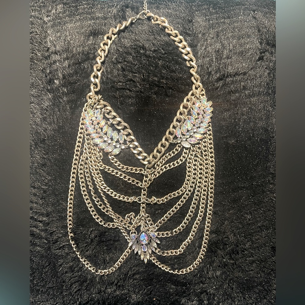 Beautiful decorative silver costume necklace with crystal stones.
